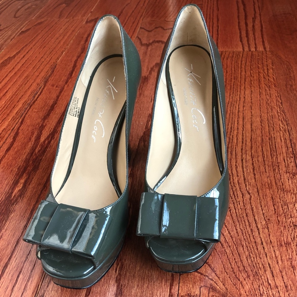Kenneth Cole, peep toe, heels.